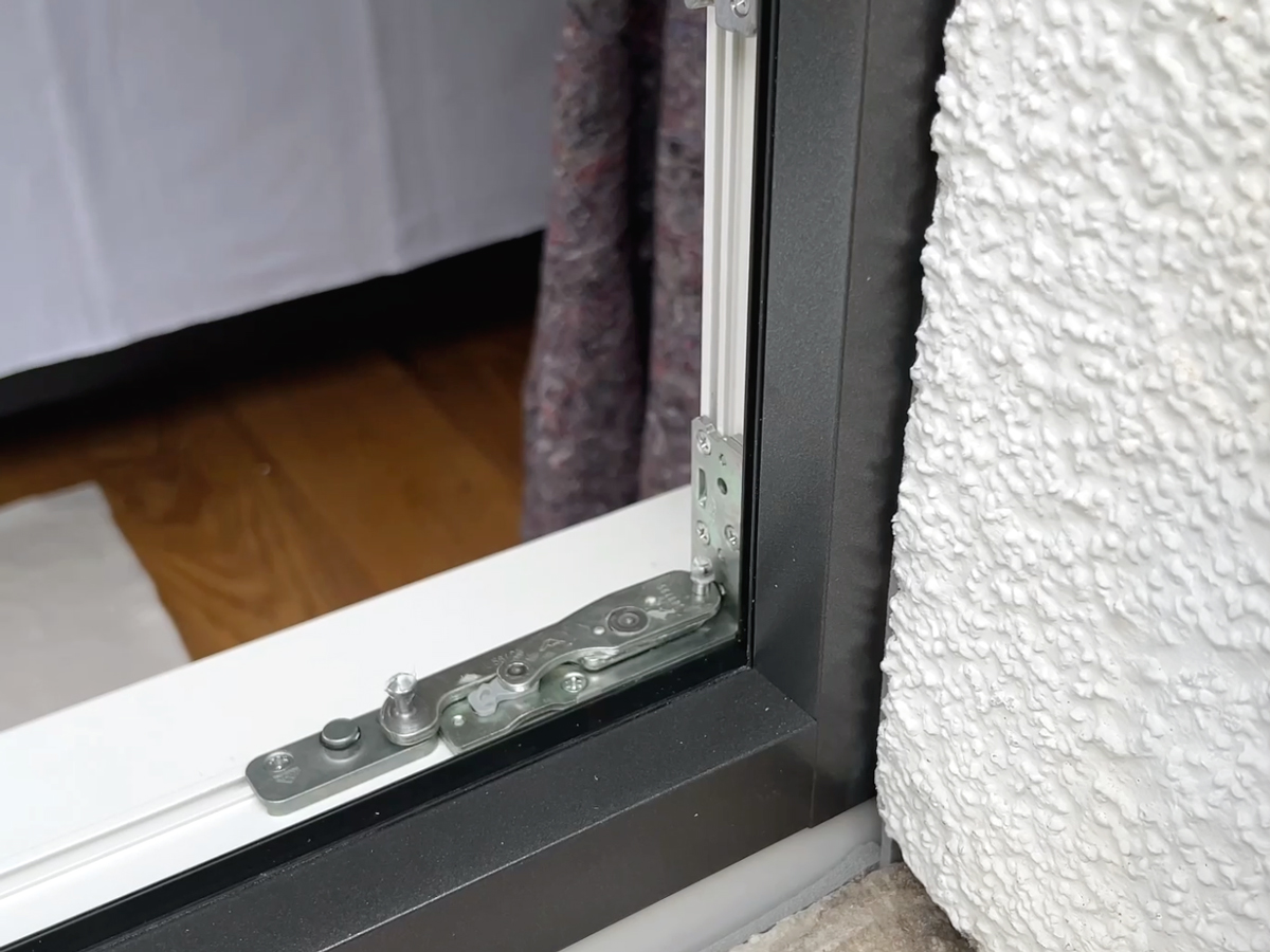 Jedes Detail zählt: Hochwertige Materialien, professionelle Wartung und zuverlässige Reparaturen für Ihre Fenster.