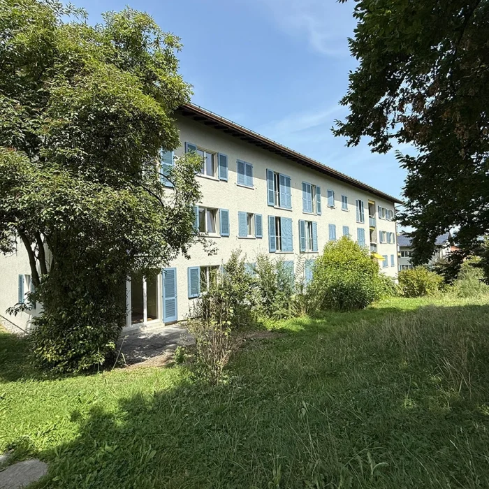 Referenzprojekte im Fensterbau Demontage alter Fenster bei Renovationsprojekt Holz-Alu Fenster